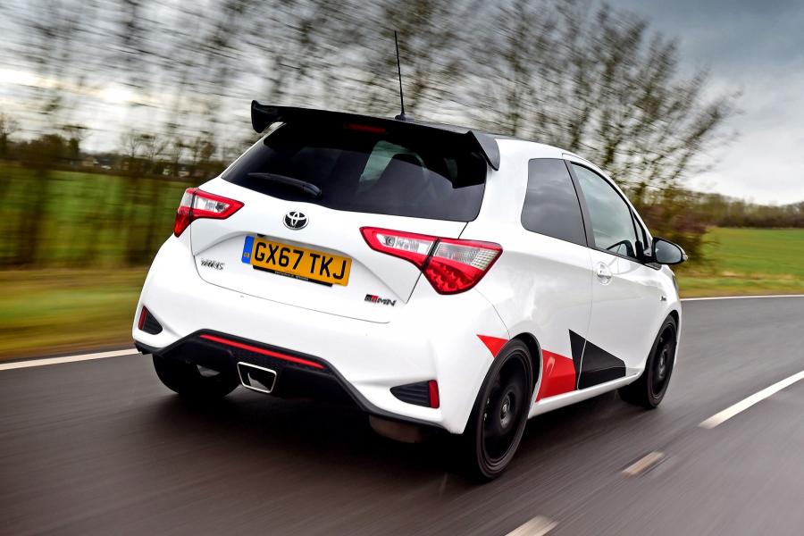 Toyota Yaris GRMN 2017 года  (UK) (фото 5 из 15)